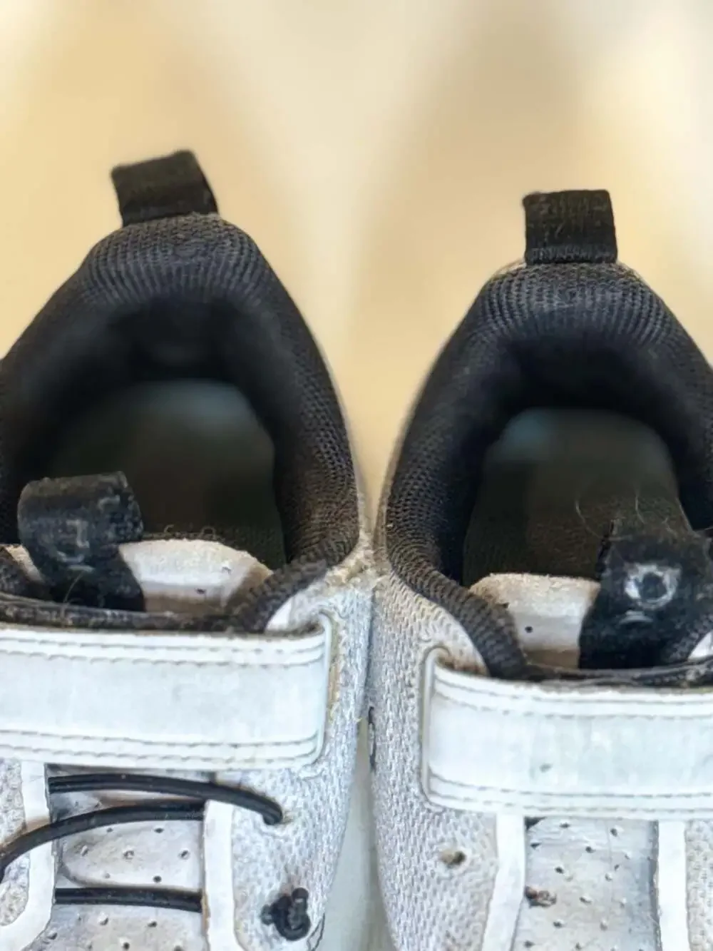 On Running Cloud Play Kids Sneakers Grey White Hook and Loop